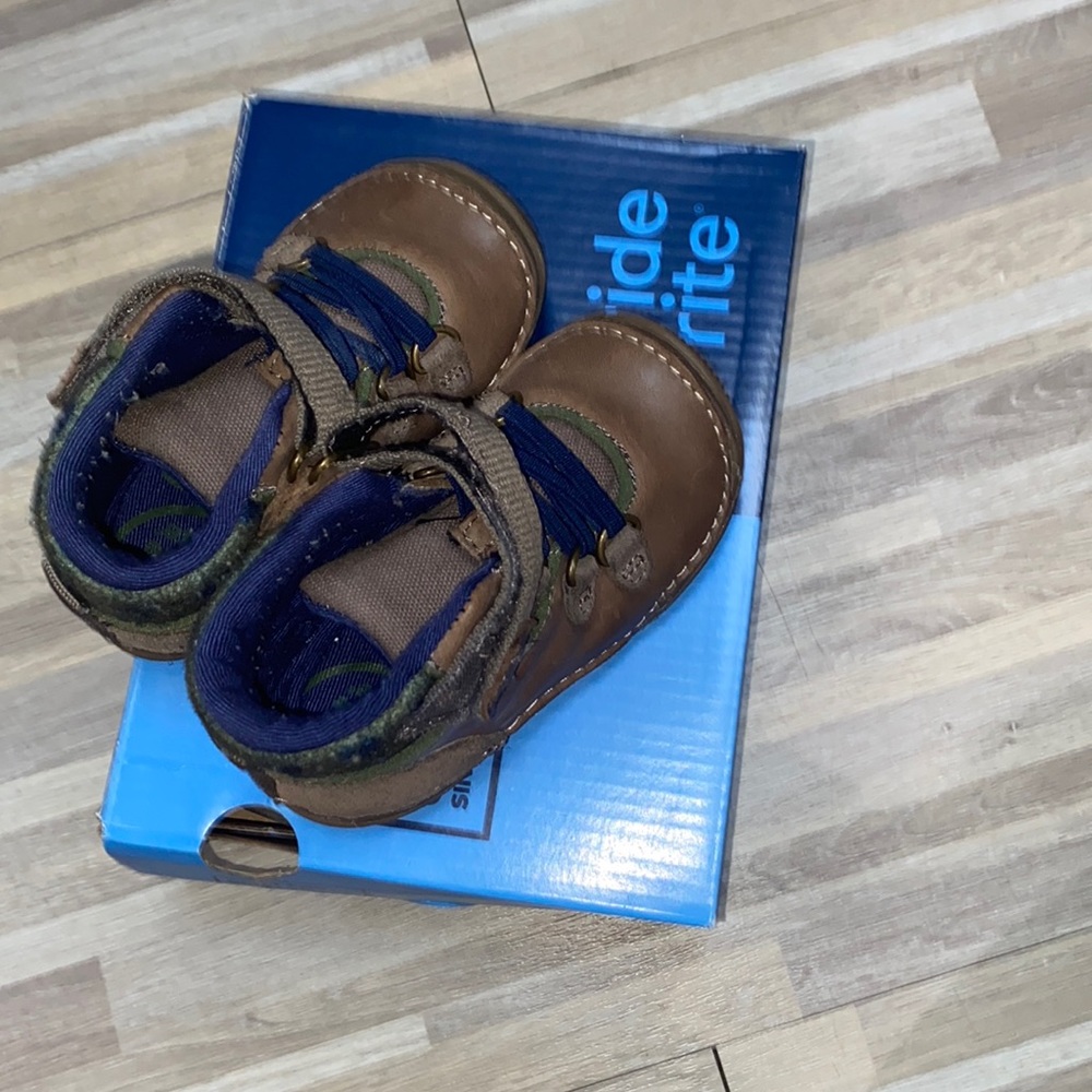 Stride rite sneakers size 5W